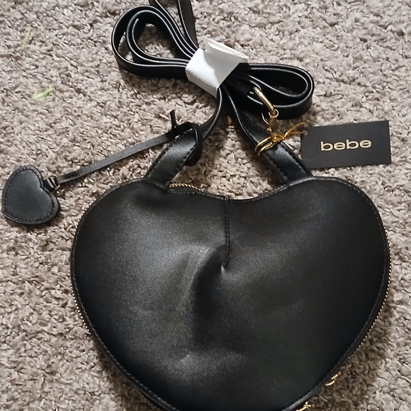 🖤✨ Bebe Black Heart Crossbody Bag | Gold Hardware | NWT ✨🖤 - Picture 6 of 8